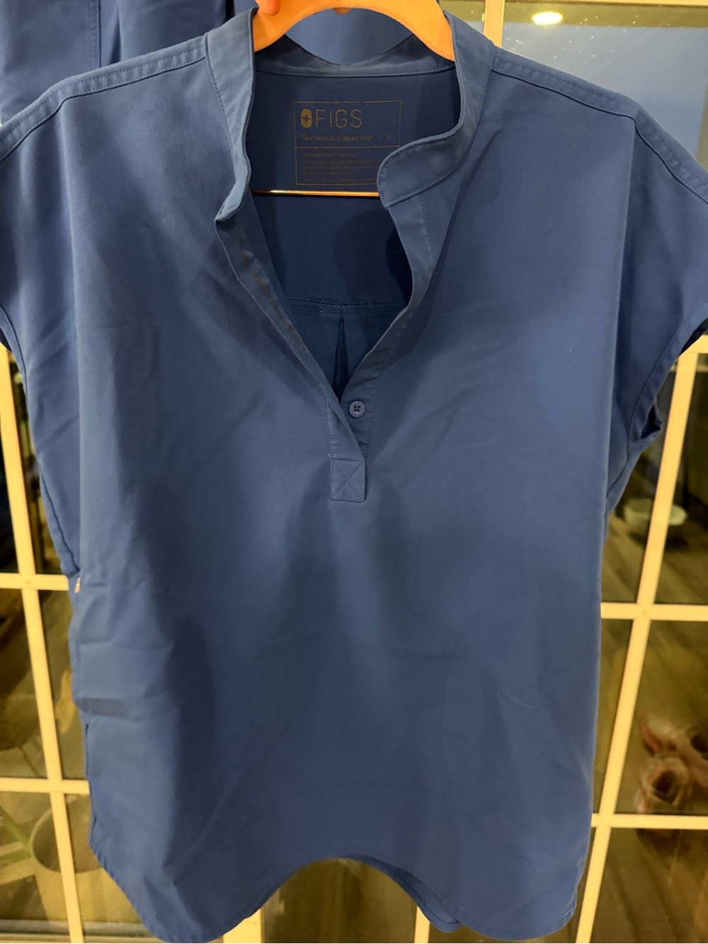 Figs Women’s Scrub Set in Bright Blue - Picture 3 of 5